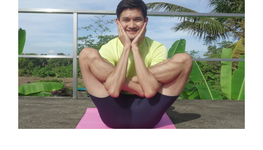 गर्भासन से बढ़ेगी शारीरिक मजबूती और मानसिक शांति, जानें इसके फायदे और सही विधि